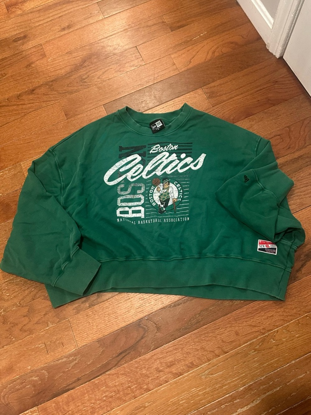 NWOT — New Era Boston Celtics Green Graphic Crewneck Sweatshirt